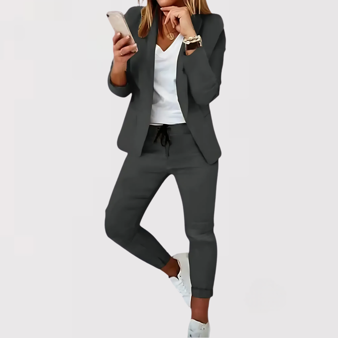 アレーナ | ジャケット付きクラシックスーツ